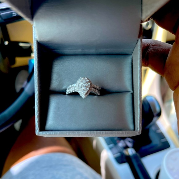 Diamond ring - Picture 1 of 2